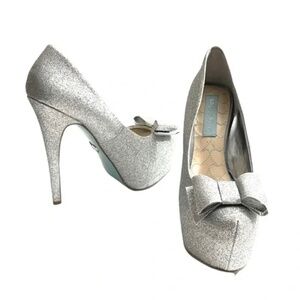 Betsy Johnson Gala Bow Platform Glitter Pump 5” Inch Heels Silver Womens Size 6